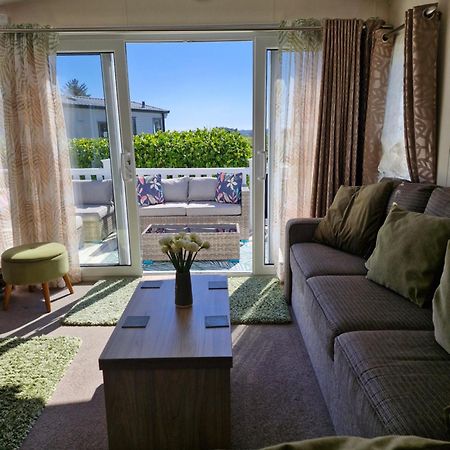 Beautiful 2 Bedroom Caravan, Holiday Park Tenby Saint Florence Exterior foto