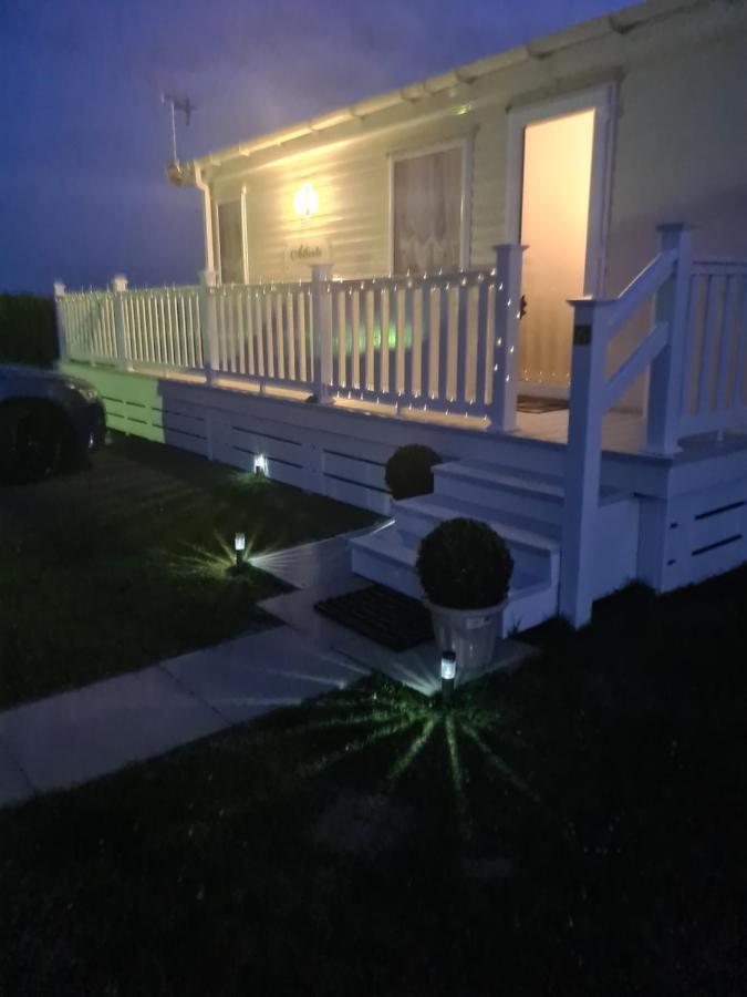 Beautiful 2 Bedroom Caravan, Holiday Park Tenby Saint Florence Exterior foto