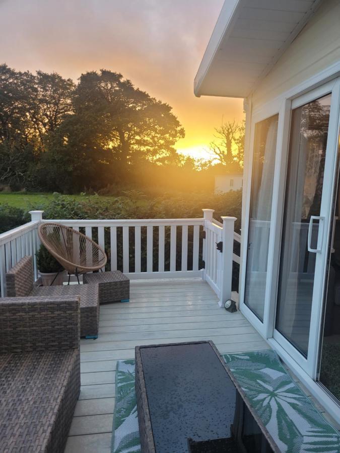 Beautiful 2 Bedroom Caravan, Holiday Park Tenby Saint Florence Exterior foto